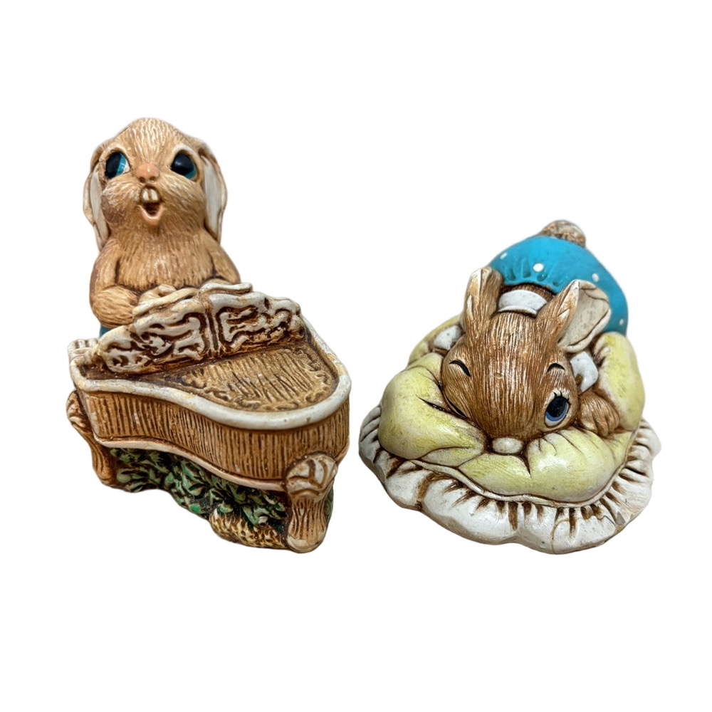 🦋2 For $50🦋 Vintage Stonewear English Bunny Figurines